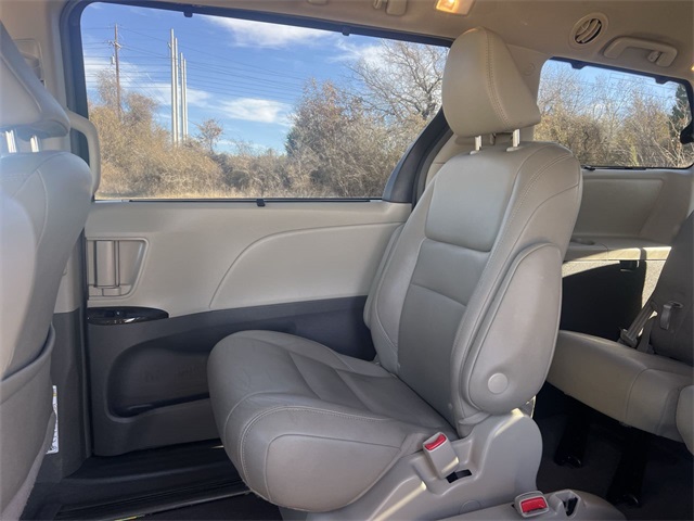 2019 Toyota Sienna XLE 20