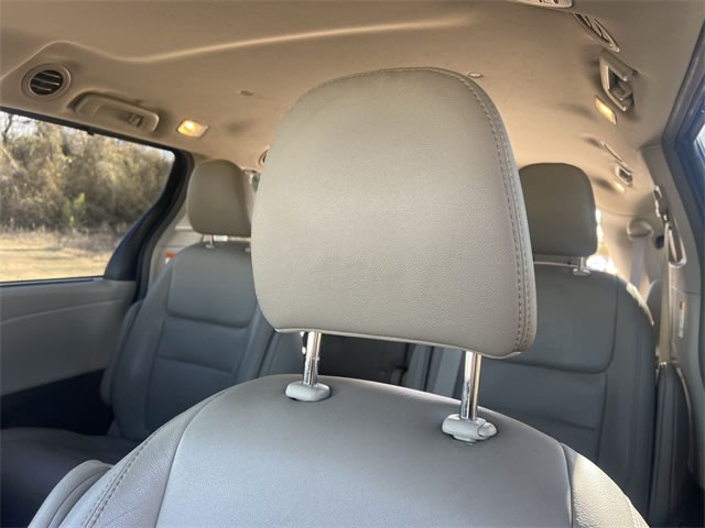 2019 Toyota Sienna XLE 24