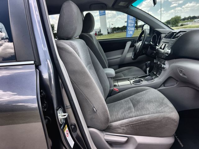 Thumbnail: 2012 Toyota Highlander - 21