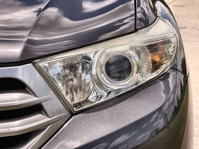 Thumbnail: 2012 Toyota Highlander - 24