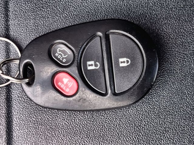 Thumbnail: 2012 Toyota Highlander - 18