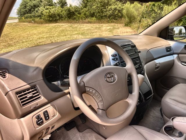 Thumbnail: 2007 Toyota Sienna - 10