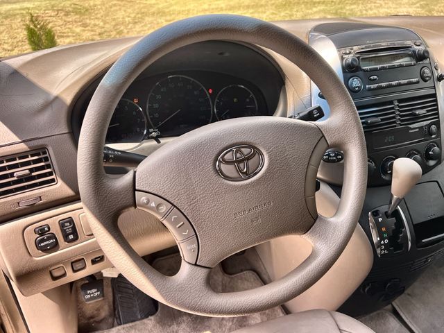 Thumbnail: 2007 Toyota Sienna - 14