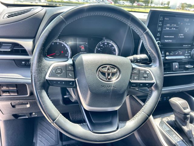 Thumbnail: 2022 Toyota Highlander - 10