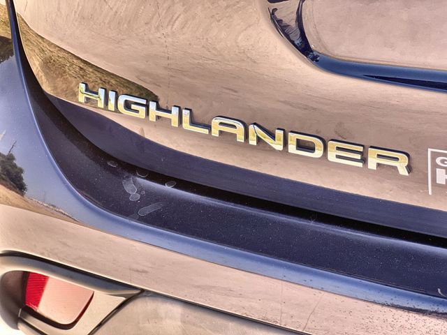 Thumbnail: 2022 Toyota Highlander - 7