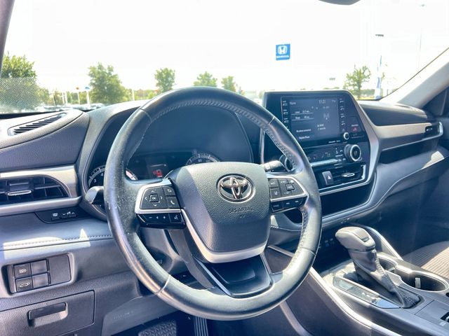 Thumbnail: 2022 Toyota Highlander - 2