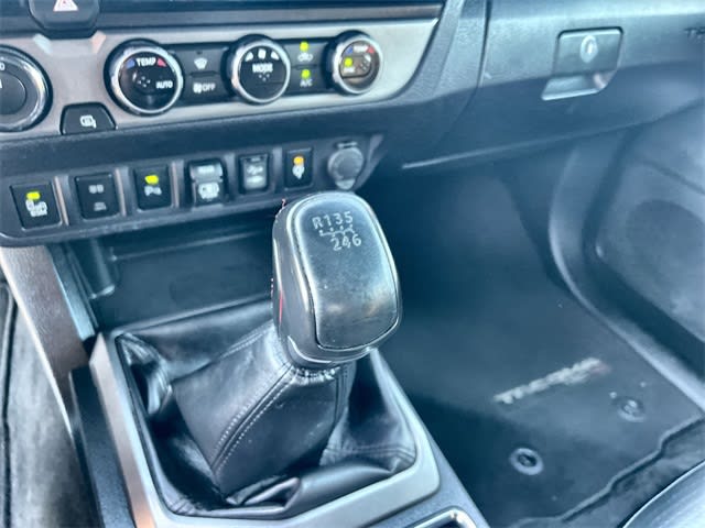 Thumbnail: 2018 Toyota Tacoma - 15