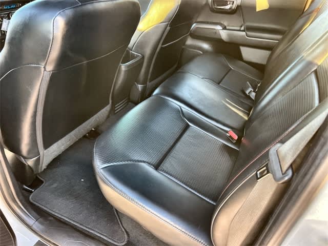 Thumbnail: 2018 Toyota Tacoma - 32