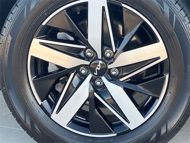 Thumbnail: 2023 Kia Sorento - 8