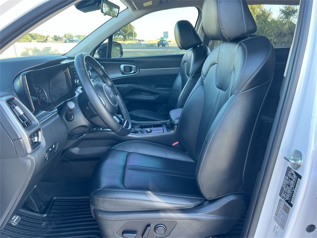 Thumbnail: 2023 Kia Sorento - 12