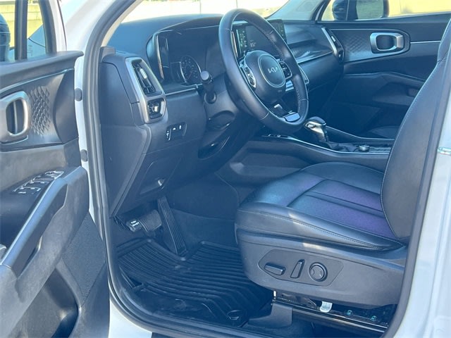 Thumbnail: 2023 Kia Sorento - 11