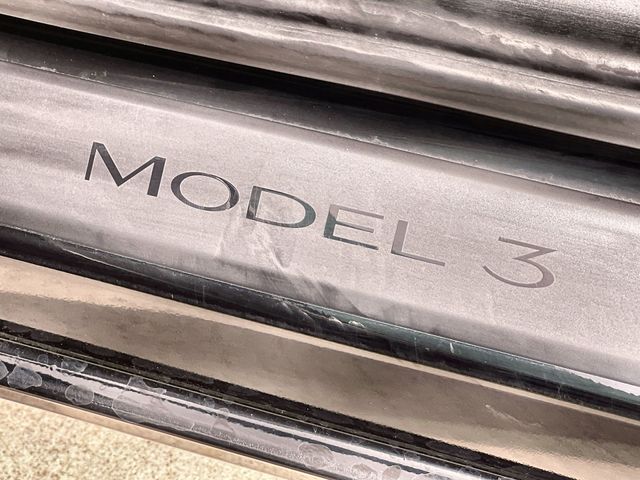 Thumbnail: 2022 Tesla Model 3 - 7
