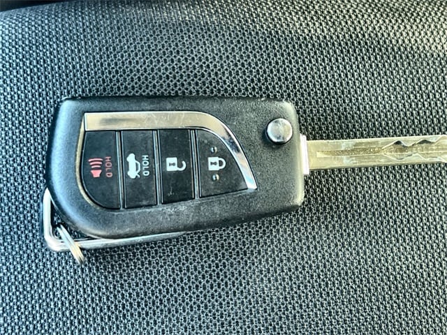 Thumbnail: 2023 Toyota Corolla - 18