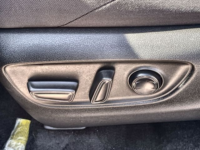 Thumbnail: 2021 Toyota Venza - 31