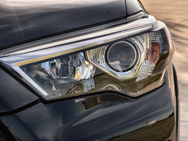 Thumbnail: 2019 Toyota 4Runner - 24