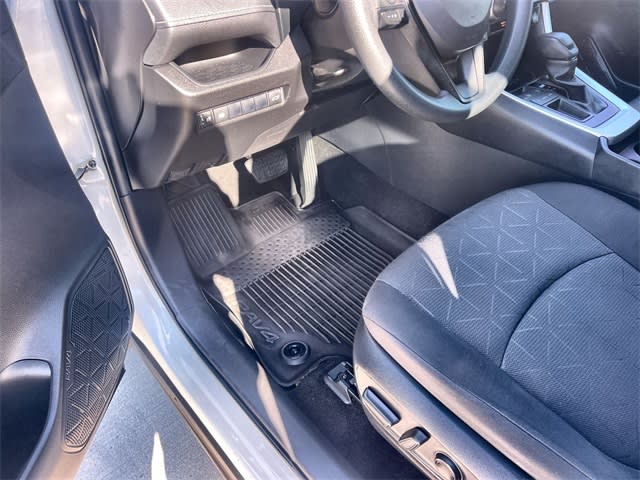 Thumbnail: 2021 Toyota RAV4 - 14