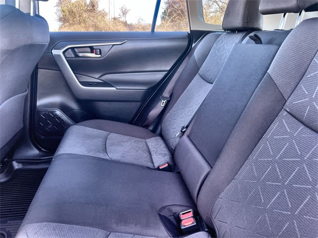 Thumbnail: 2021 Toyota RAV4 - 21