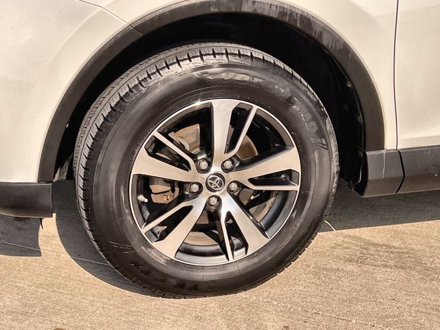 Thumbnail: 2018 Toyota RAV4 - 8