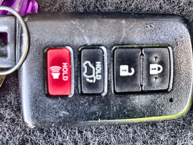 Thumbnail: 2018 Toyota RAV4 - 18