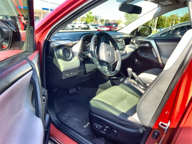 Thumbnail: 2014 Toyota RAV4 - 9