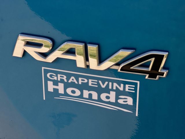 Thumbnail: 2018 Toyota RAV4 - 7