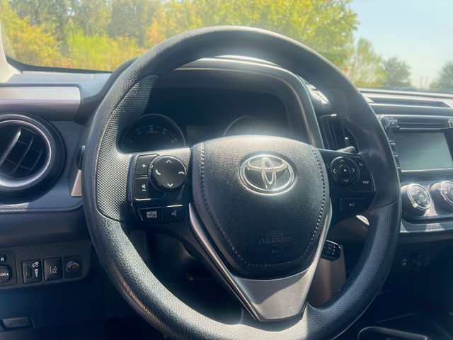Thumbnail: 2018 Toyota RAV4 - 14