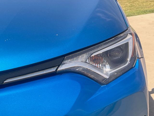 Thumbnail: 2018 Toyota RAV4 - 24