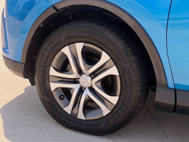 Thumbnail: 2018 Toyota RAV4 - 8