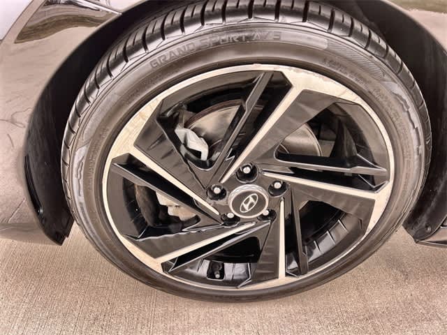 Thumbnail: 2023 Hyundai Elantra - 8