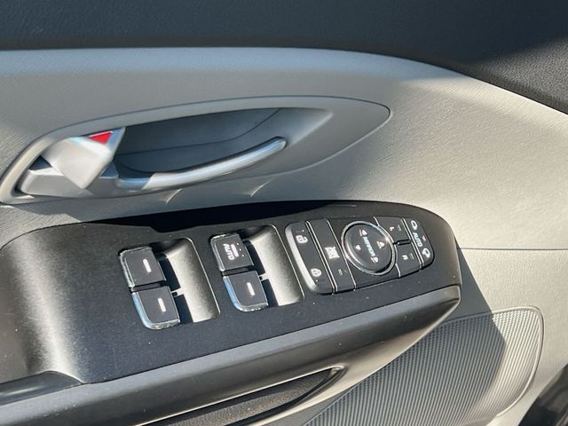 Thumbnail: 2016 Kia Sedona - 28