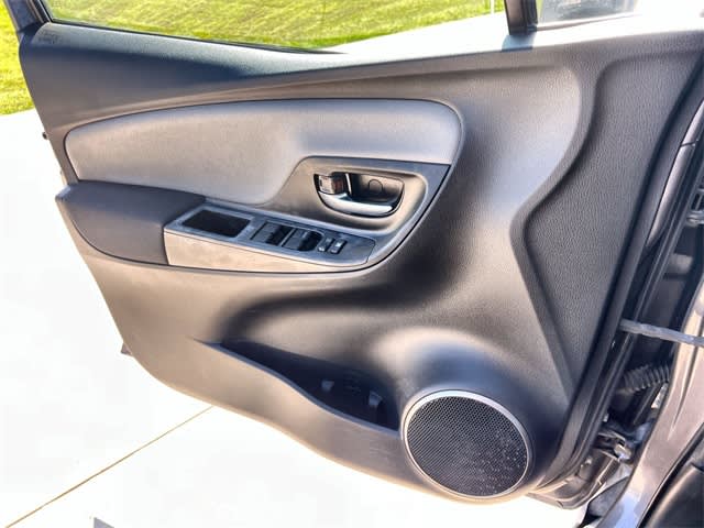 2016 Toyota Yaris LE 29