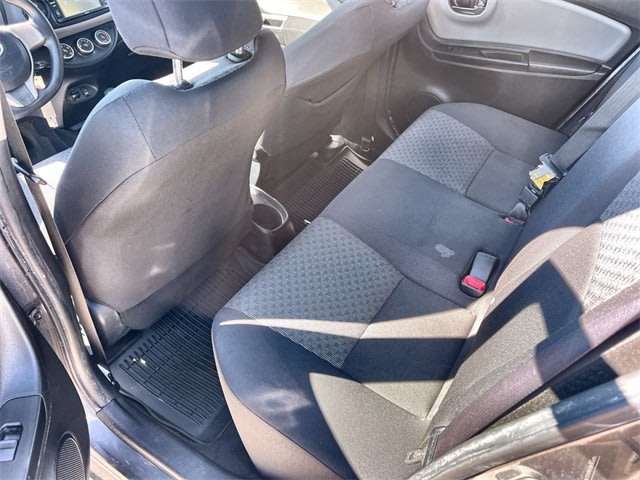 2016 Toyota Yaris LE 31