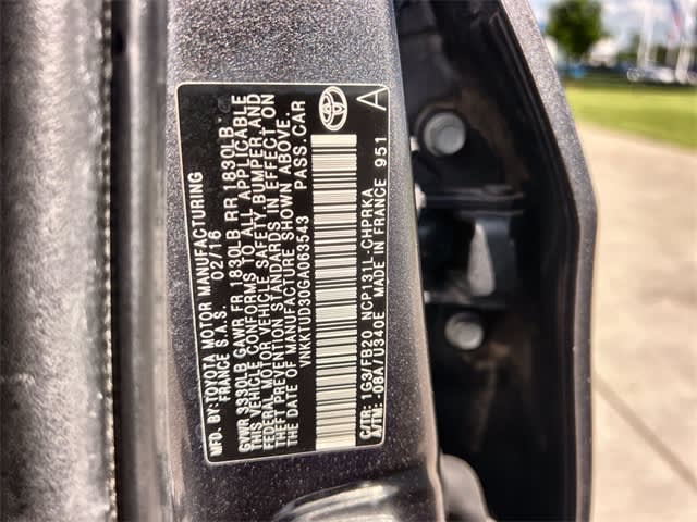 2016 Toyota Yaris LE 19