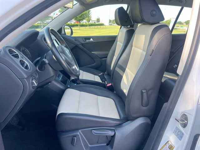Thumbnail: 2016 Volkswagen Tiguan - 12