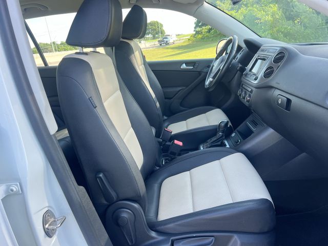 Thumbnail: 2016 Volkswagen Tiguan - 20