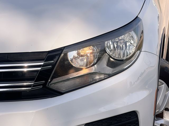 Thumbnail: 2016 Volkswagen Tiguan - 24