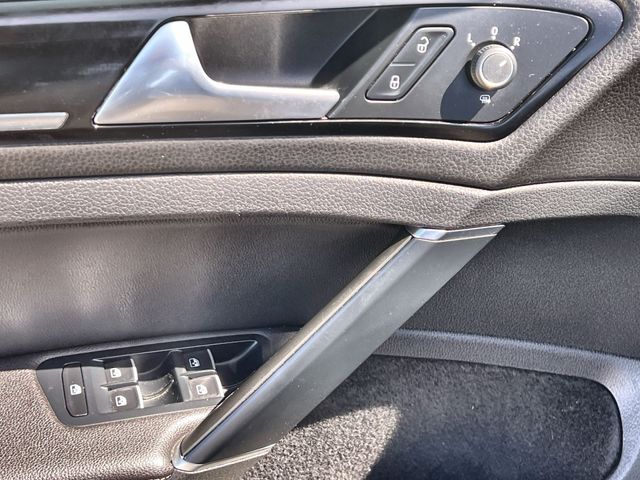 Thumbnail: 2019 Volkswagen Golf - 30