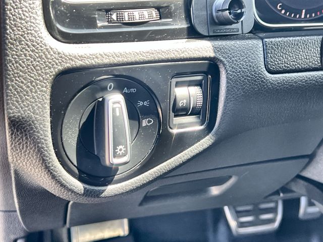 Thumbnail: 2019 Volkswagen Golf - 29