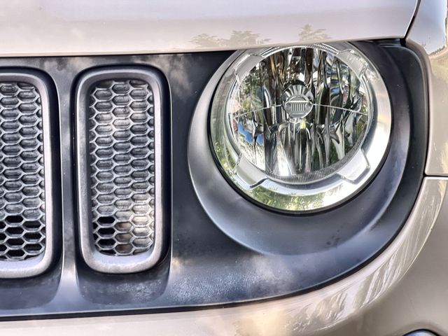Thumbnail: 2016 Jeep Renegade - 24