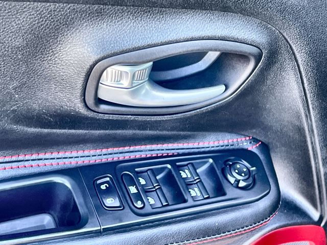 Thumbnail: 2016 Jeep Renegade - 29