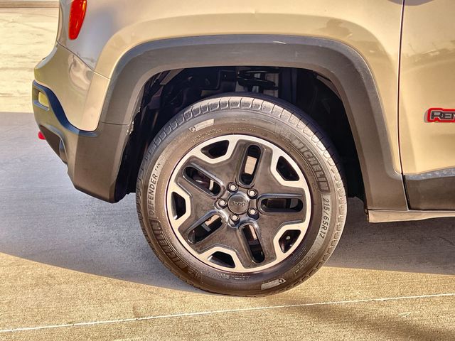 Thumbnail: 2016 Jeep Renegade - 8