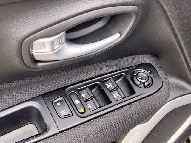Thumbnail: 2020 Jeep Renegade - 30