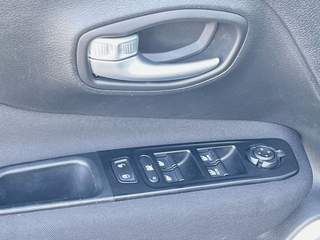 Thumbnail: 2021 Jeep Renegade - 30