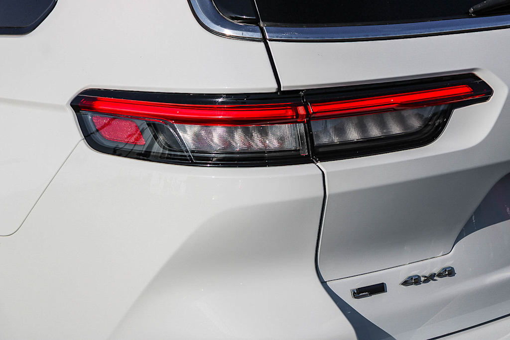 Thumbnail: 2022 Jeep Grand Cherokee L - 20