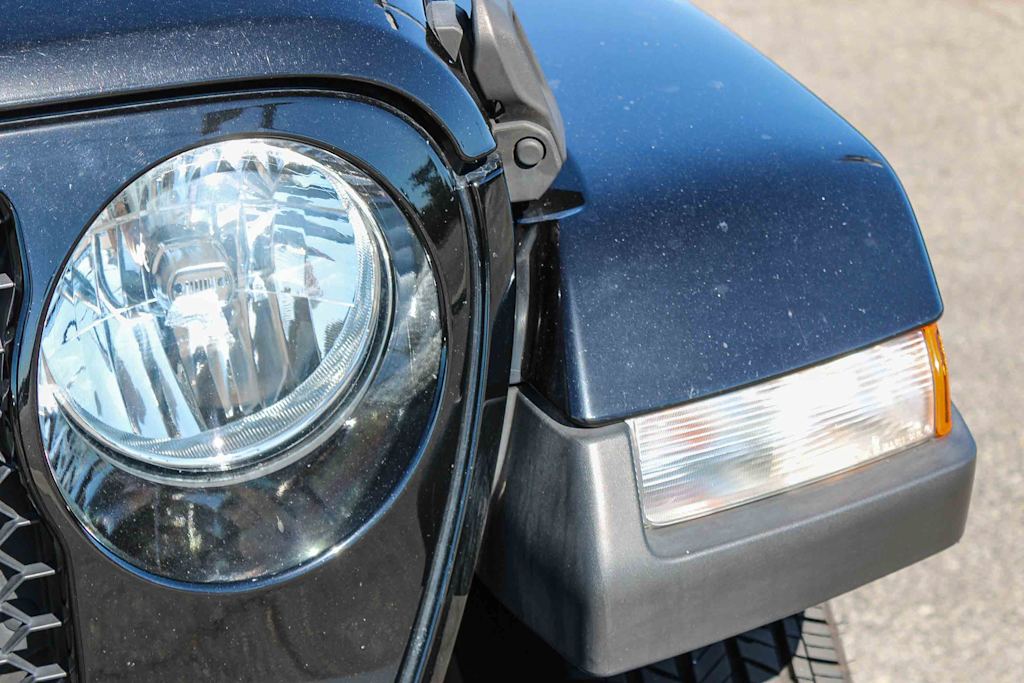 Thumbnail: 2021 Jeep Gladiator - 16