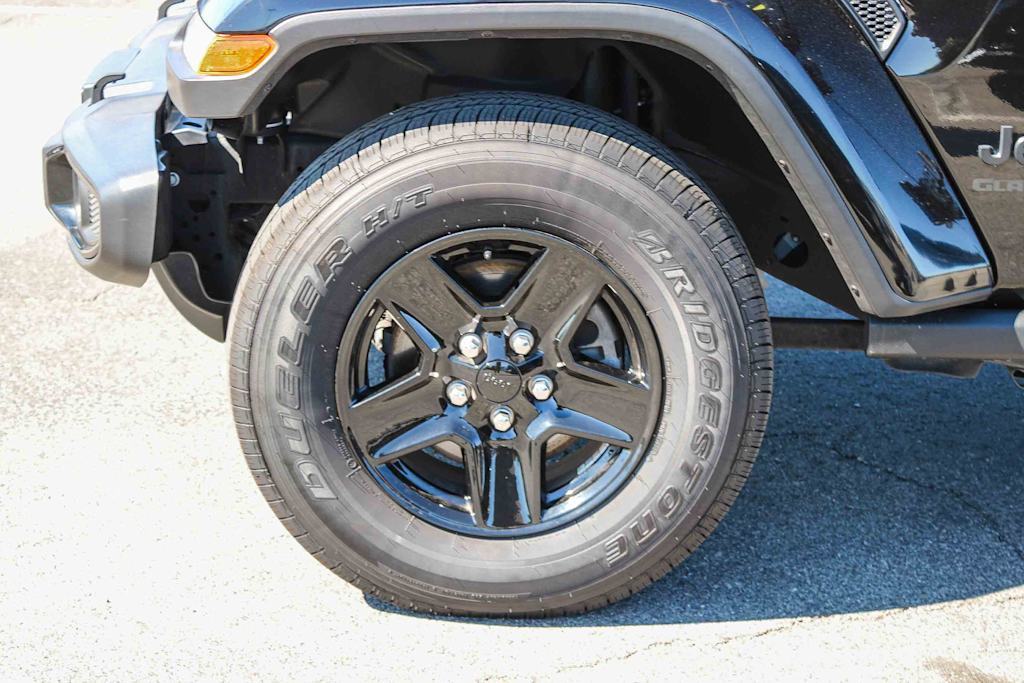 Thumbnail: 2021 Jeep Gladiator - 15