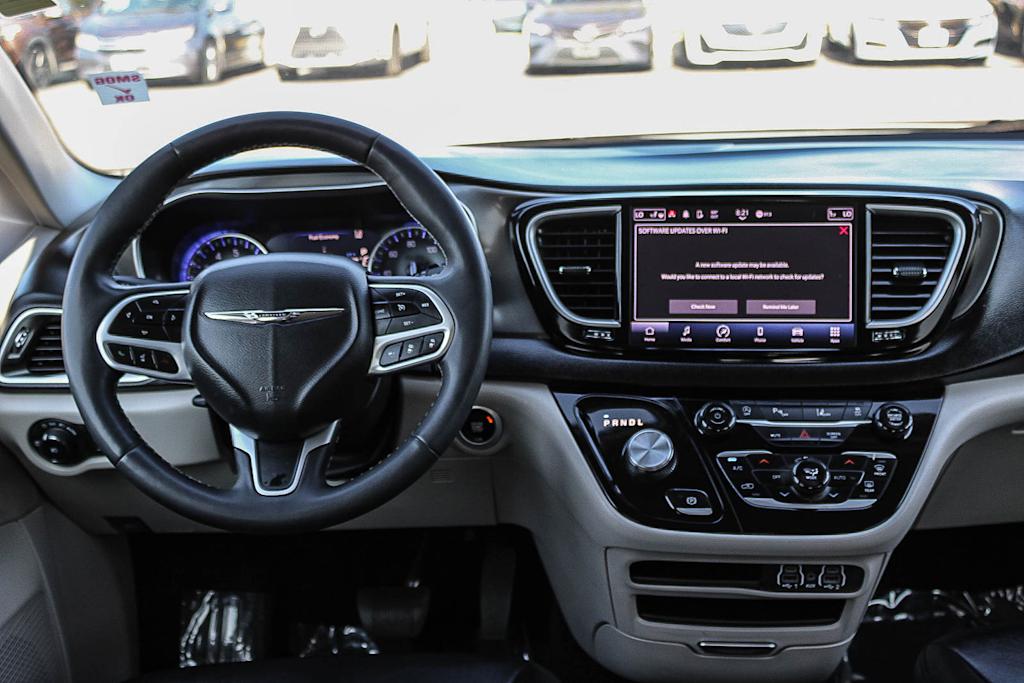 Thumbnail: 2024 Chrysler Pacifica - 8