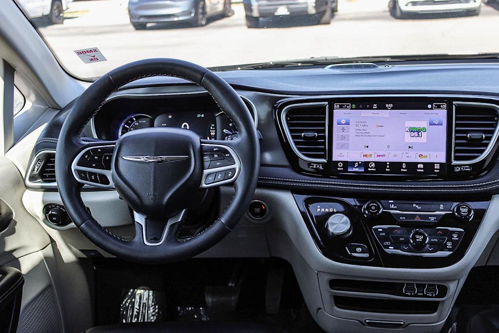 Thumbnail: 2024 Chrysler Pacifica - 8