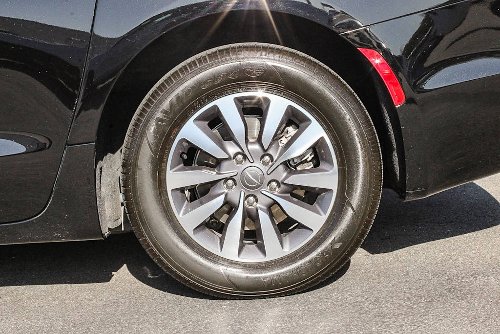 Thumbnail: 2024 Chrysler Pacifica - 6