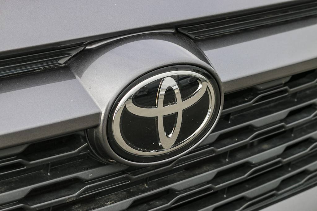 2021 Toyota RAV4 XLE 6